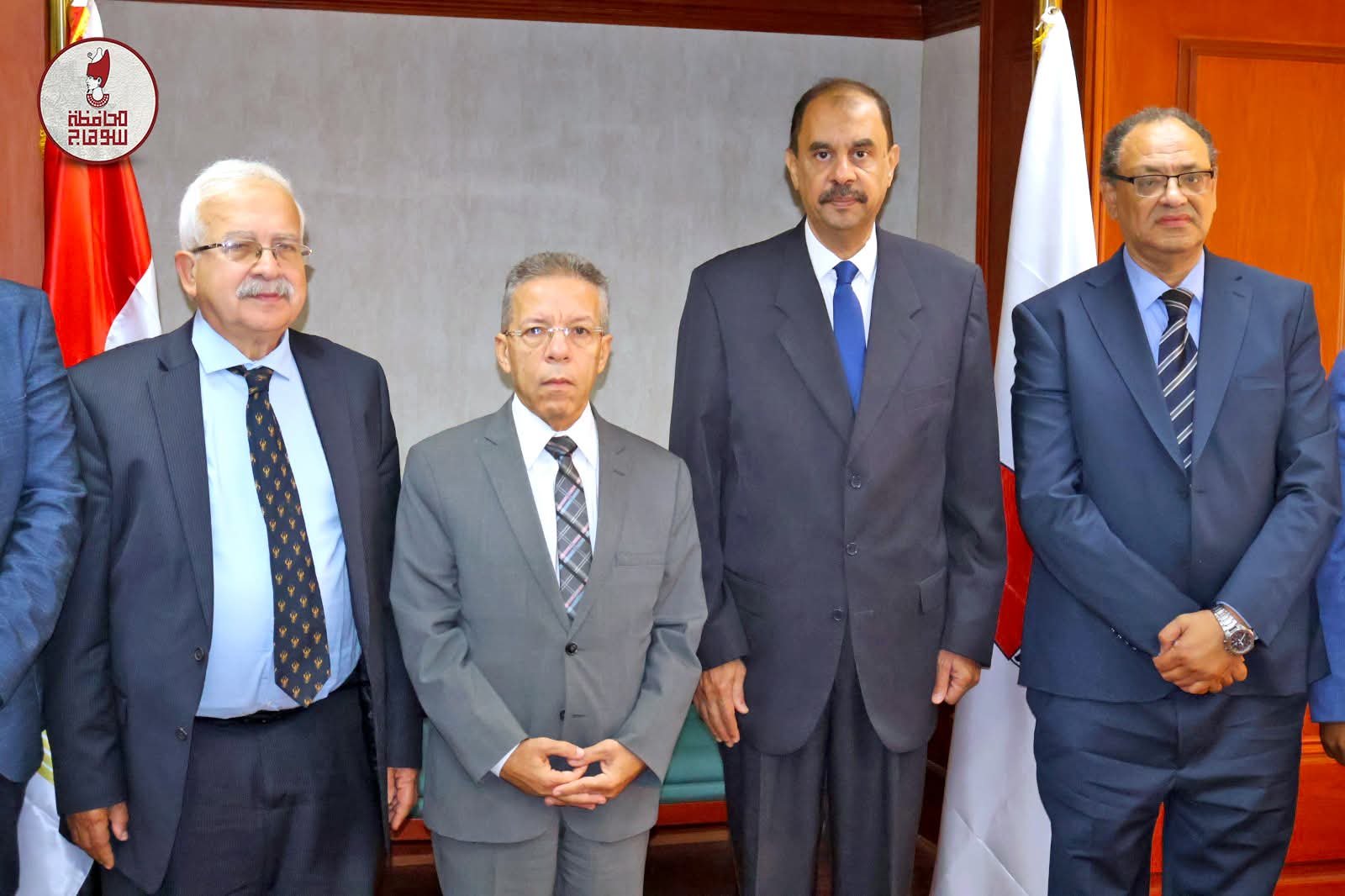 محافظ سوهاج يستقبل النقيب العام لأطباء مصر