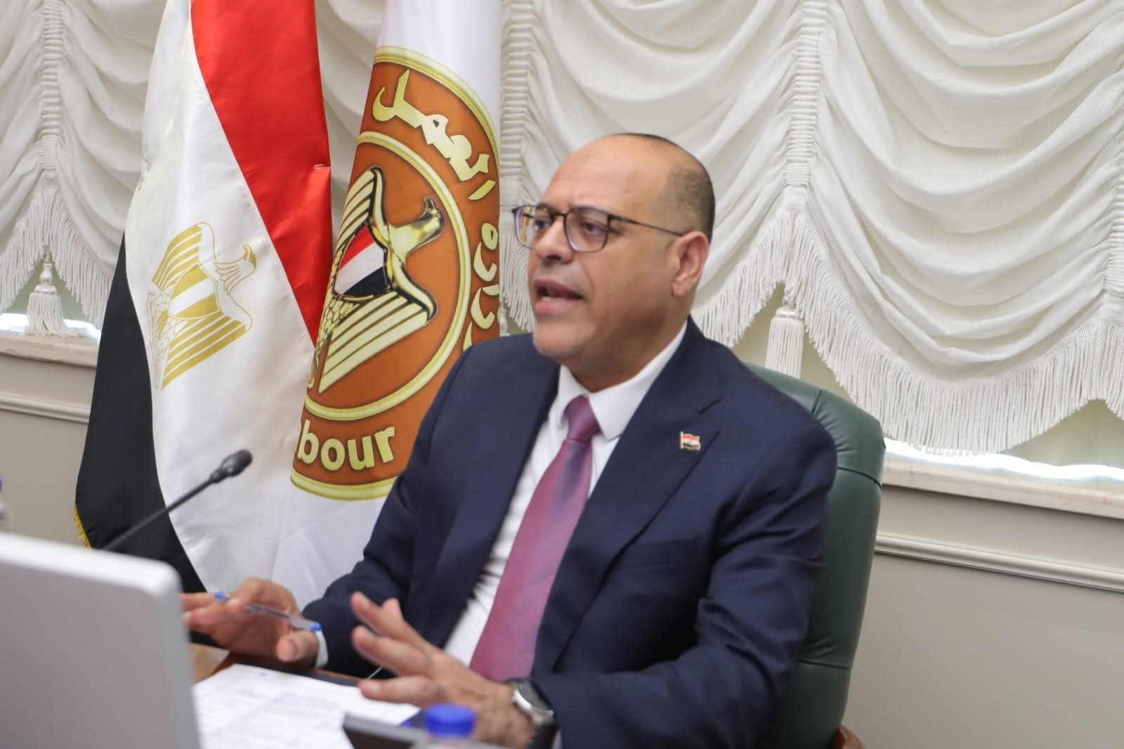 البدء في تنفيذ قانون العمل الجديد بكل حزم ..