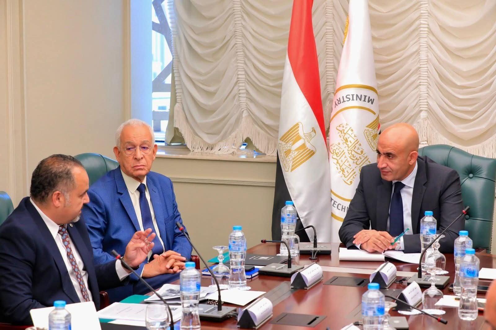 وزير التربية والتعليم يلتقي بوفد من مؤسسة “مصر الخير” لبحث تعزيز التعاون في عدد من المبادرات المتعلقة بمجال الكشف عن ضعاف البصر بين طلاب المدارس