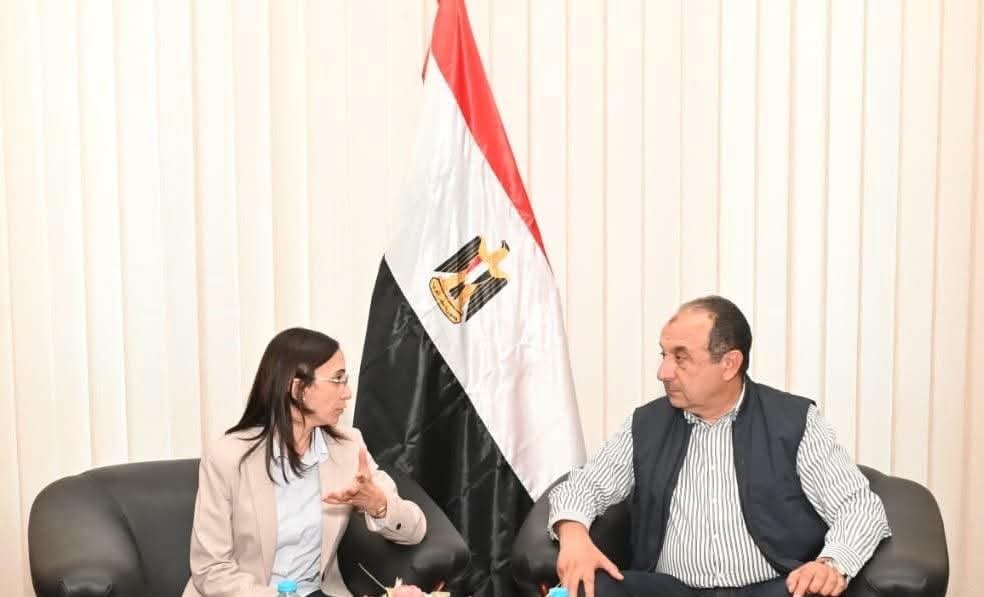 وزير قطاع الأعمال العام يلتقي محافظ البحيرة في مستهل زيارته لشركة مصر للغزل والنسيج وصباغي البيضا بكفر الدوار