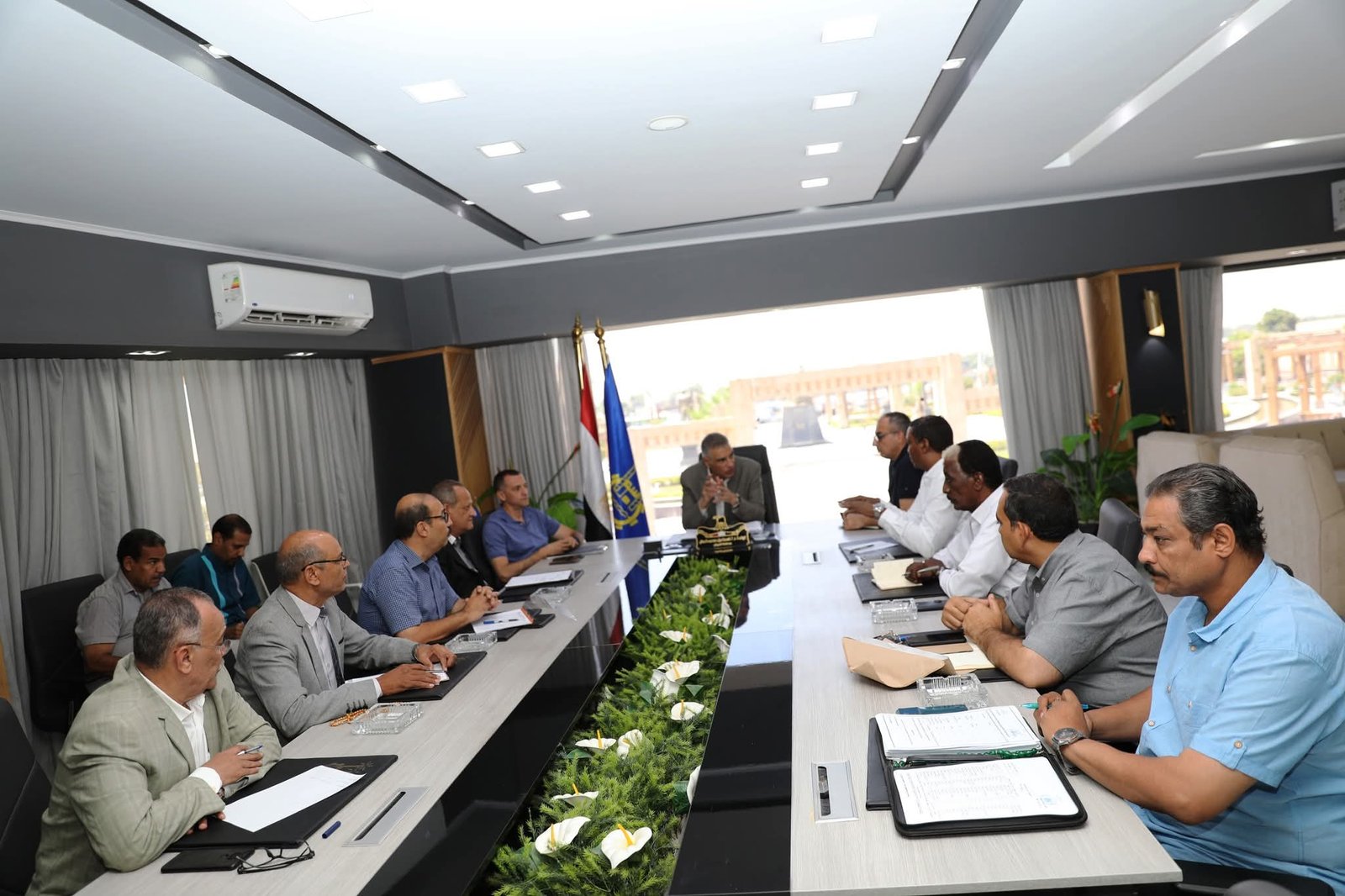 محافظ أسوان يترأس إجتماعاً موسعاً لتهيئة وتجهيز المدارس لإستقبال الطلاب وتوفير كافة مقومات النجاح للموسم الدراسى الجديد