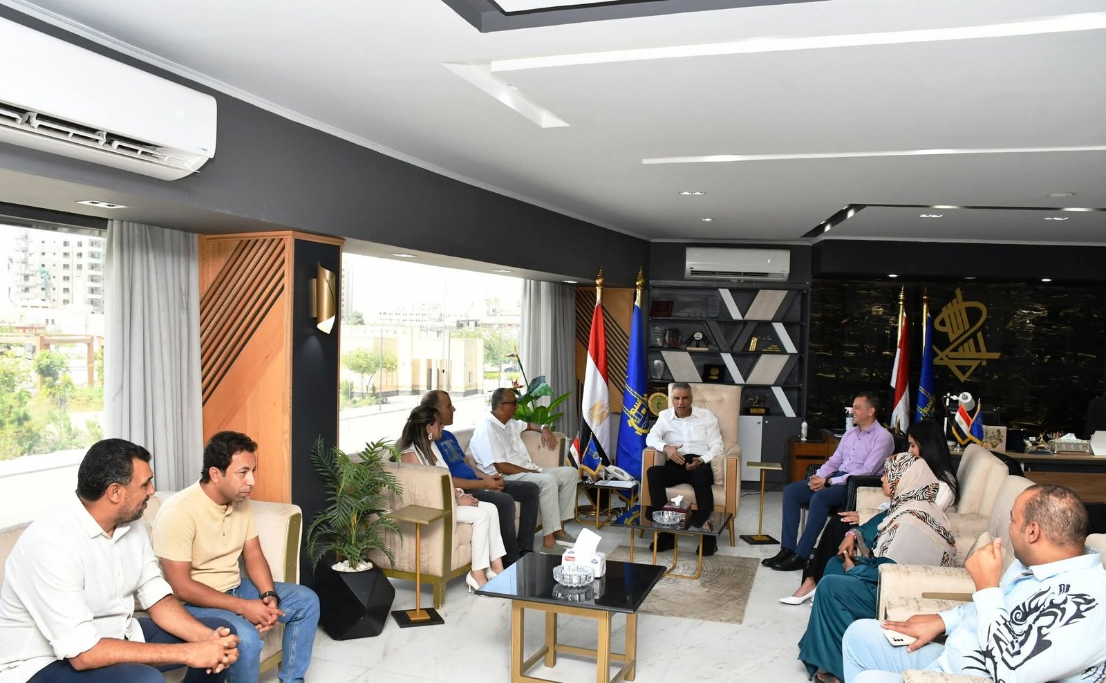 محافظ أسوان يستقبل وفد سفينة النيل للشباب العربى فى نسختها الخامسة لتعزيز جسور التواصل وبناء رؤى مشتركة