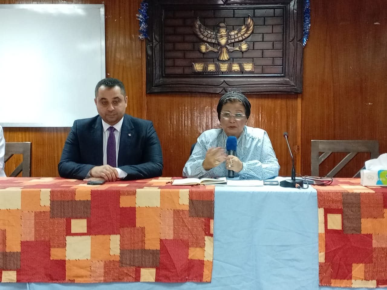 نائب وزير الصحة تعقد اجتماعاً بمستشفى قنا العام لتطوير مراكز التميز في خدمات ما حول الولادة