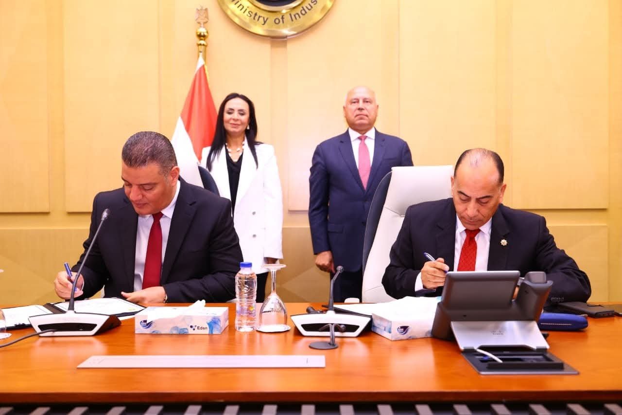 وزير الصناعة والنقل ووزيرة التضامن الاجتماعي يشهدان توقيع بروتوكول تعاون لرعاية المسنين المحالين للتقاعد من وزارة الصناعة