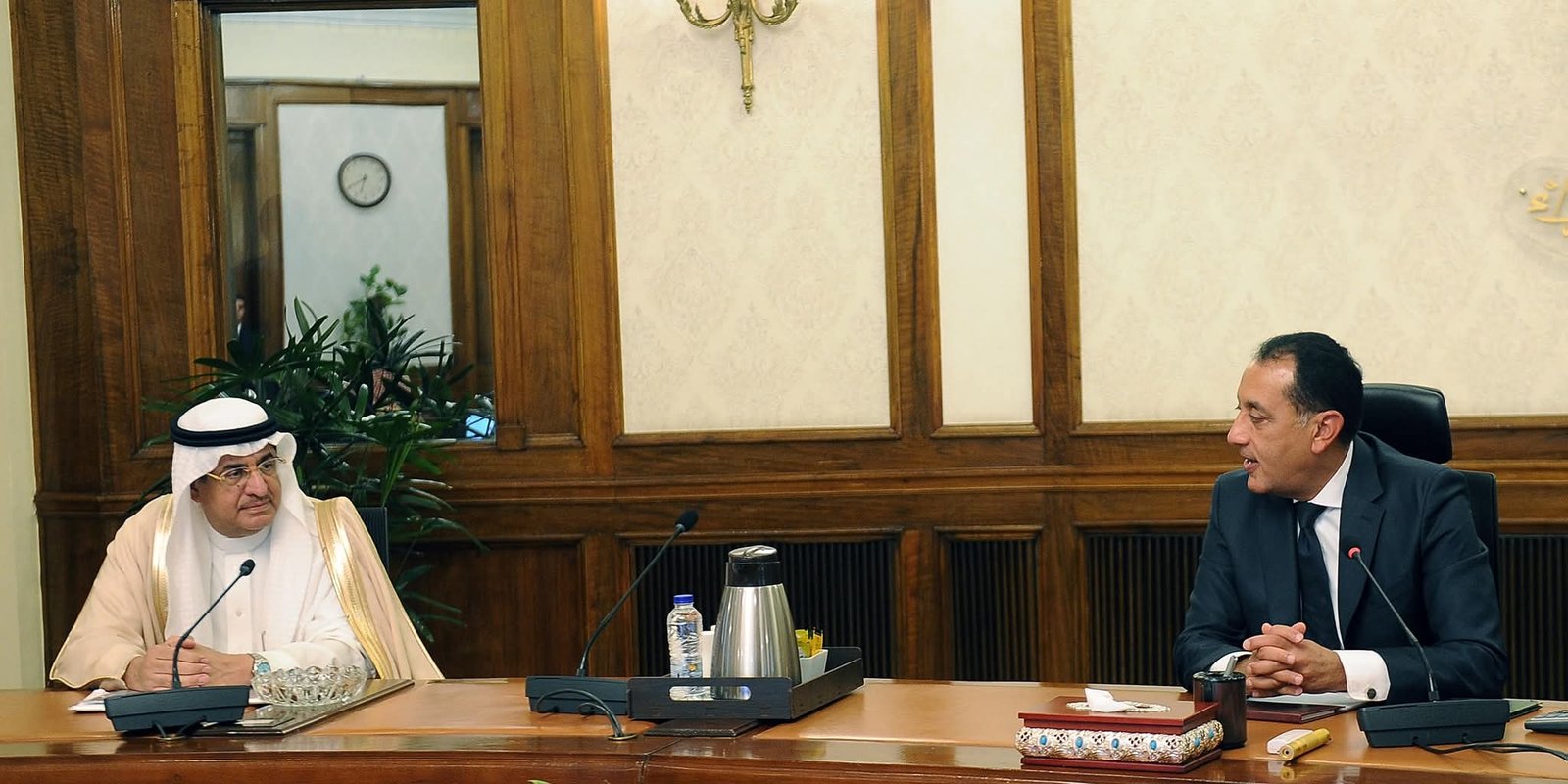 رئيس الوزراء يناقش مع وزير الدولة السعودي حزمة استثمارات سعودية في مصر