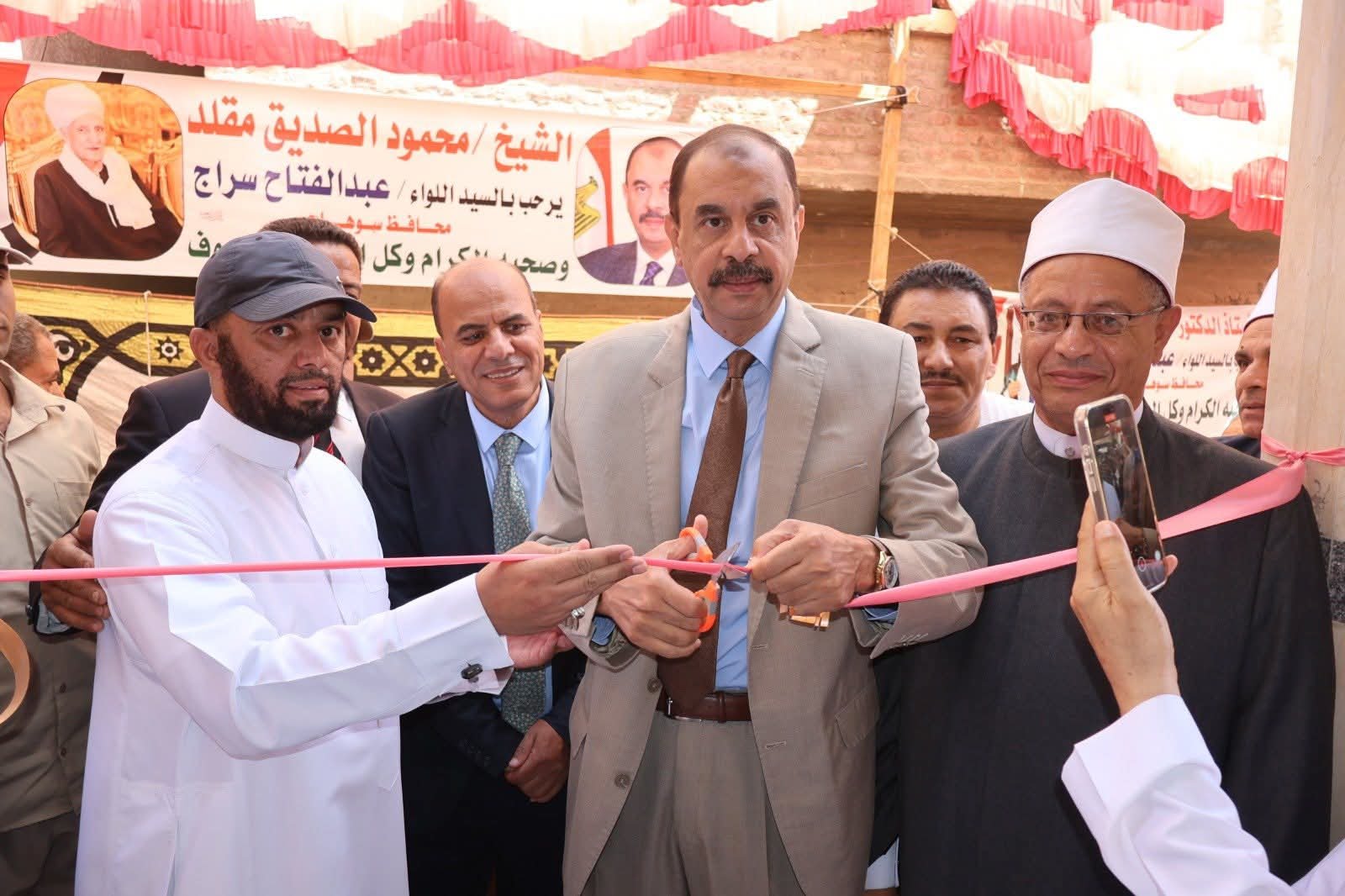 محافظ سوهاج يفتتح مسجد ” الشيخ وحشي ” بجهينة على مساحة٦٠٠ متر