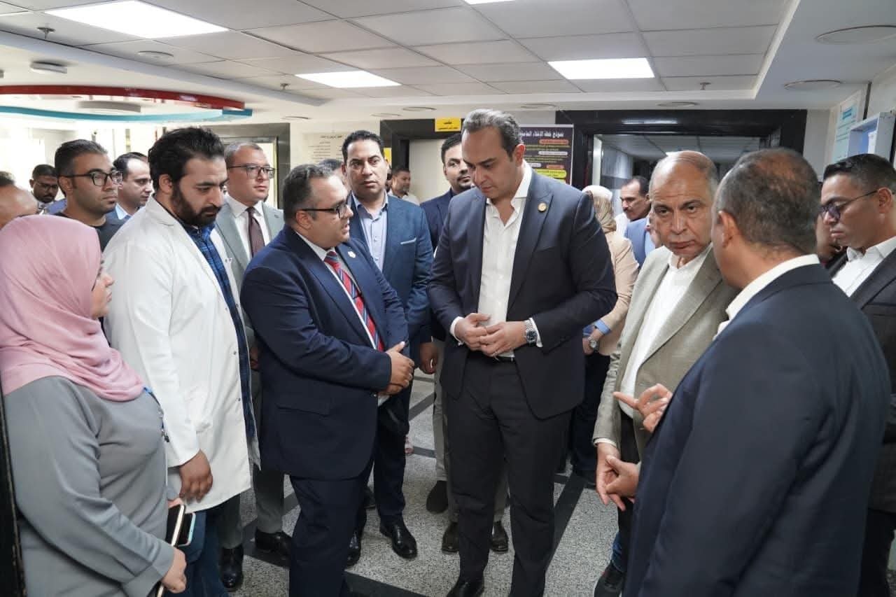 رئيس هيئة الرعاية الصحية ومحافظ المنيا يتفقدان مركز أورام المنيا وأقسام الاستقبال والطوارئ والأشعة والمعامل الباثولوجية والأقسام الداخلية بالمركز