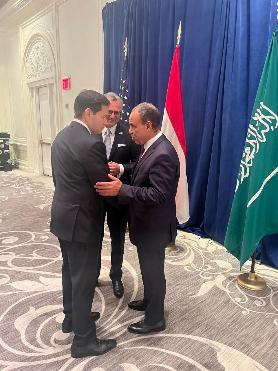 وزير الخارجية يلتقي بوزير الخارجية والقائم بأعمال مستشار الأمن القومي الأمريكي