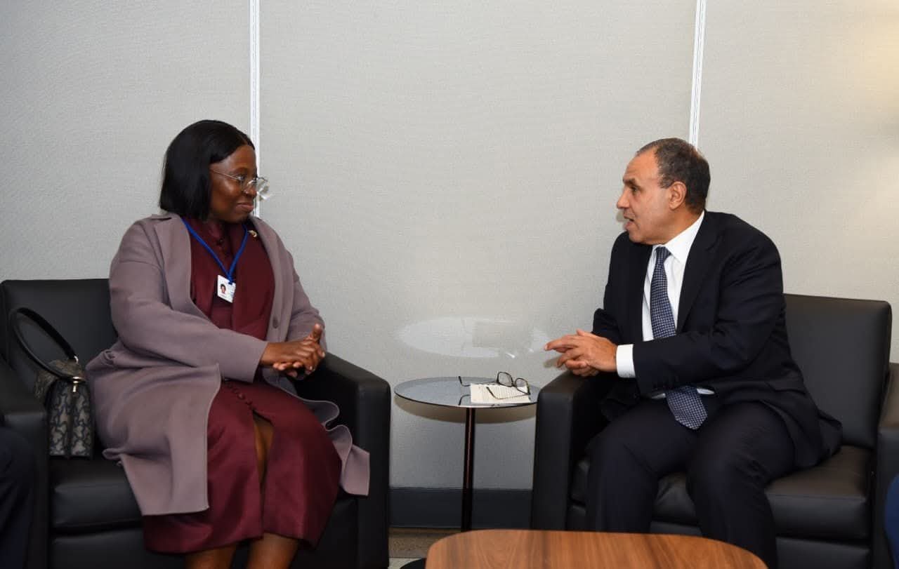 وزير الخارجية يلتقي وزيرة خارجية موزمبيق