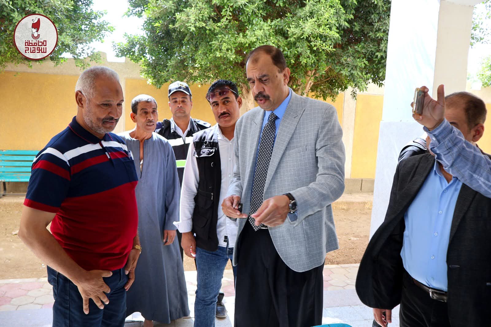 محافظ سوهاج يتفقد مستوى الخدمات المقدمة للمواطنين بعدد من المدارس والمصالح الحكومية بقريتي أبار الوقف وأبار الملك بأخميم