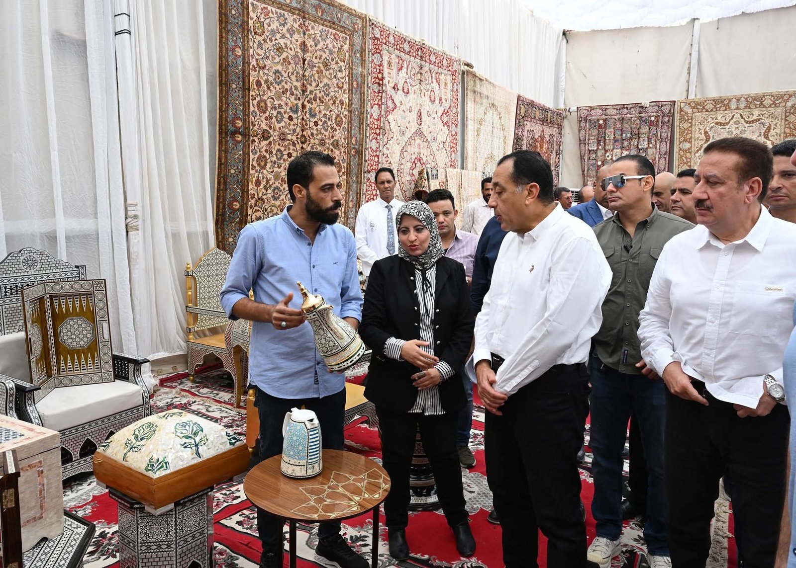 في مستهل جولته اليوم بمحافظة المنوفية:رئيس الوزراء يتفقد معرض صناعات الحرف اليدوية والتراثية بقرية شمّا بأشمون