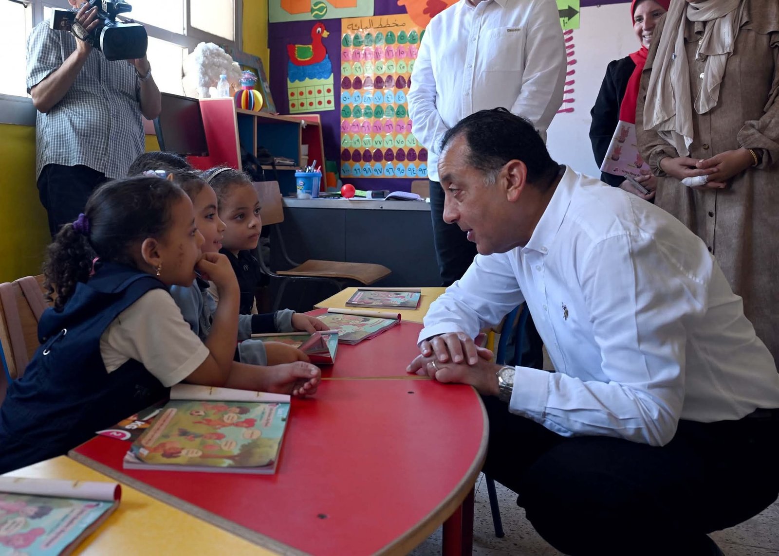 في أثناء زيارته لمحافظة المنوفية اليوم:رئيس الوزراء يتفقد مدرسة الشهيد سامح طاحون الابتدائية بقرية شمّا
