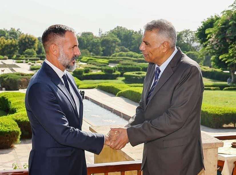 محافظ أسوان يلتقى الأمير رحيم رئيس شبكة الأغاخان للتنمية بحديقة الأزهر بالقاهرة