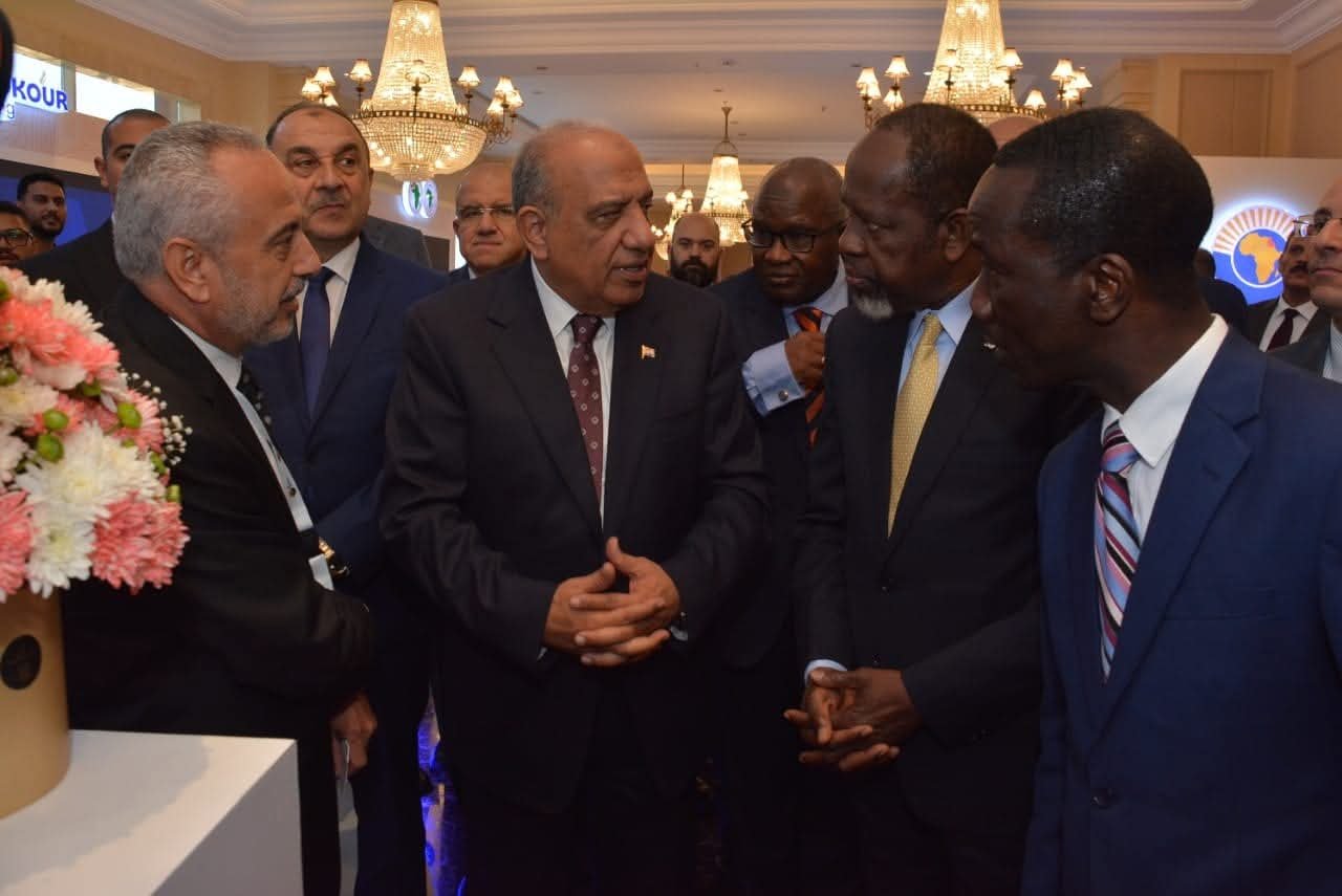 وزير الكهرباء والطاقة يفتتح معرض صناعة المهمات والمعدات الكهربائية