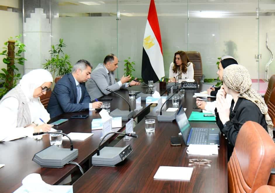 وزيرة التنمية المحلية والقائم بأعمال وزير البيئة تواصل متابعة ملفات العمل البيئي… وتلتقي أعضاء لجنة الاستثمار بالمحميات الطبيعية