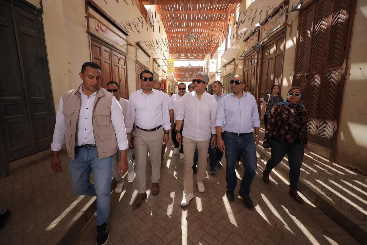 خلال زيارته الحالية لمحافظة الأقصروزير السياحة والآثار يتوجه إلى مدينة إسنا لتفقد مستجدات أعمال مشروع ترميم معبد إسنا وإعادة تأهيل وكالة الجداوي