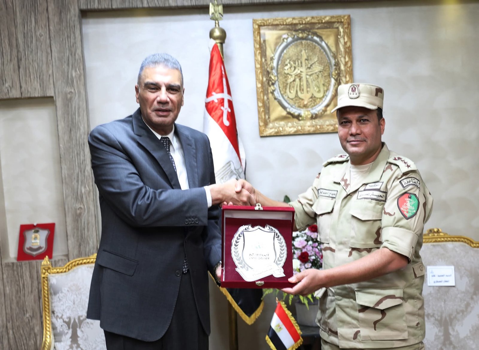 إحتفالا بالذكرى الـ 52 لإنتصارات حرب أكتوبر المجيدة..محافظ أسوان يقدم التهنئة للرئيس السيسى ولرجال القوات المسلحة