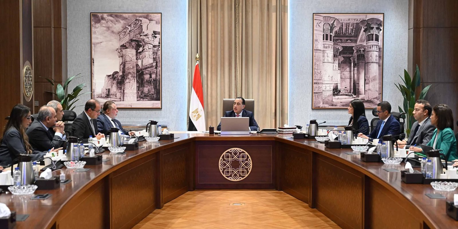 رئيس الوزراء يتابع جهود لجنة إدارة الدين العام الخارجي وتنظيم الاقتراض