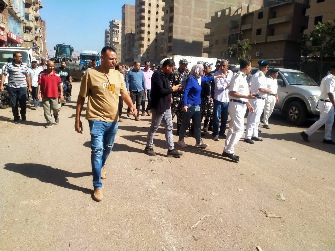 محافظ القليوبية يتابع الحملة المكبرة لإزالة الإشغالات والتي استهدفت شارع عرابي بغرب شبرا الخيمة