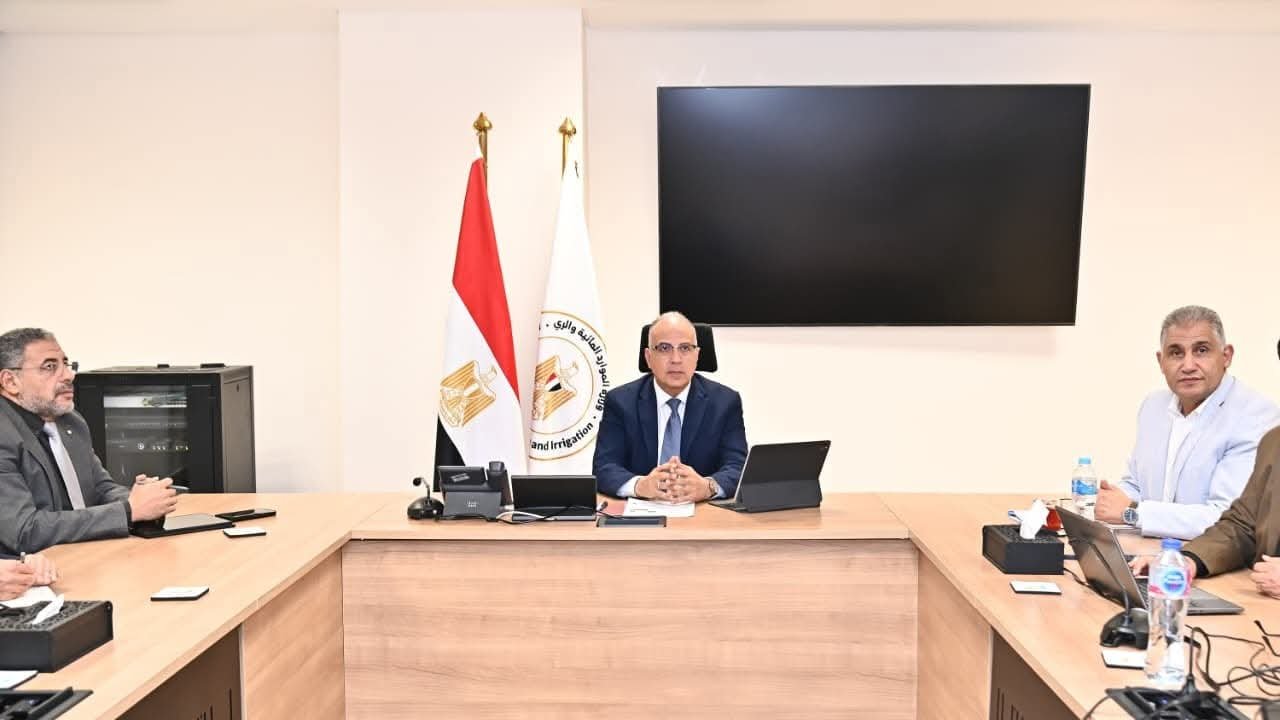 وزير الري يتابع مجهودات إزالة التعديات على نهر النيل وفرعيه في إطار “مشروع ضبط النيل”