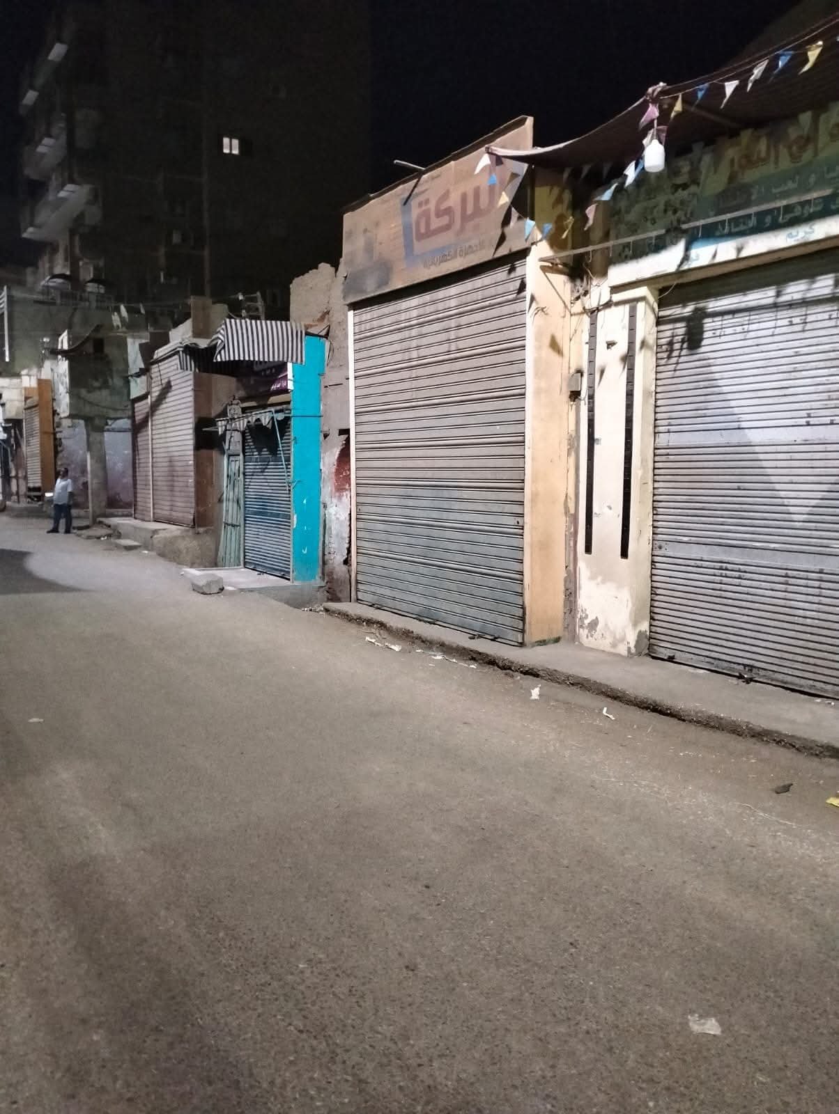 الشطورى يتابع تطبيق قرارات غلق المحال التجارية والورش والكافيهات بمدينة طهطا والمجالس القروية التابعة لها