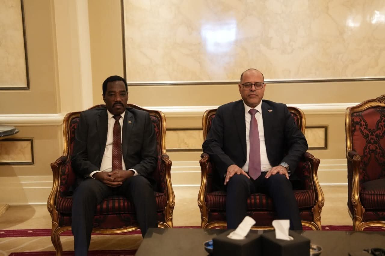 على هامش فعاليات مجلس إدارة منظمة العمل العربية بالقاهرةوزير العمل يلتقي نظيره السوداني لتفعيل التعاون في الملفات المُشتركة