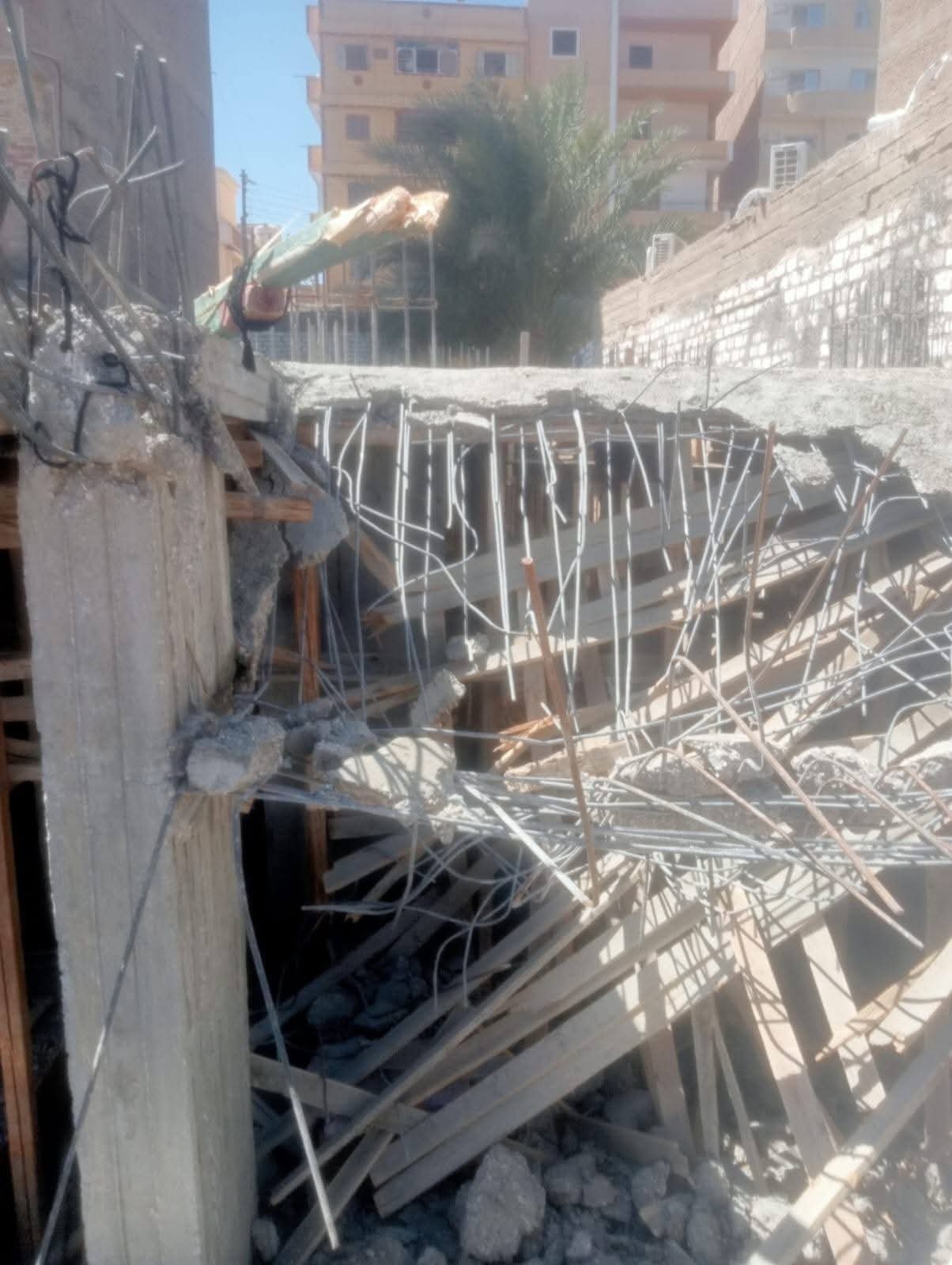 إزالة 17 حالة تعدٍ على الأراضي الزراعية وأملاك الدولة بإسنا جنوب الأقصر