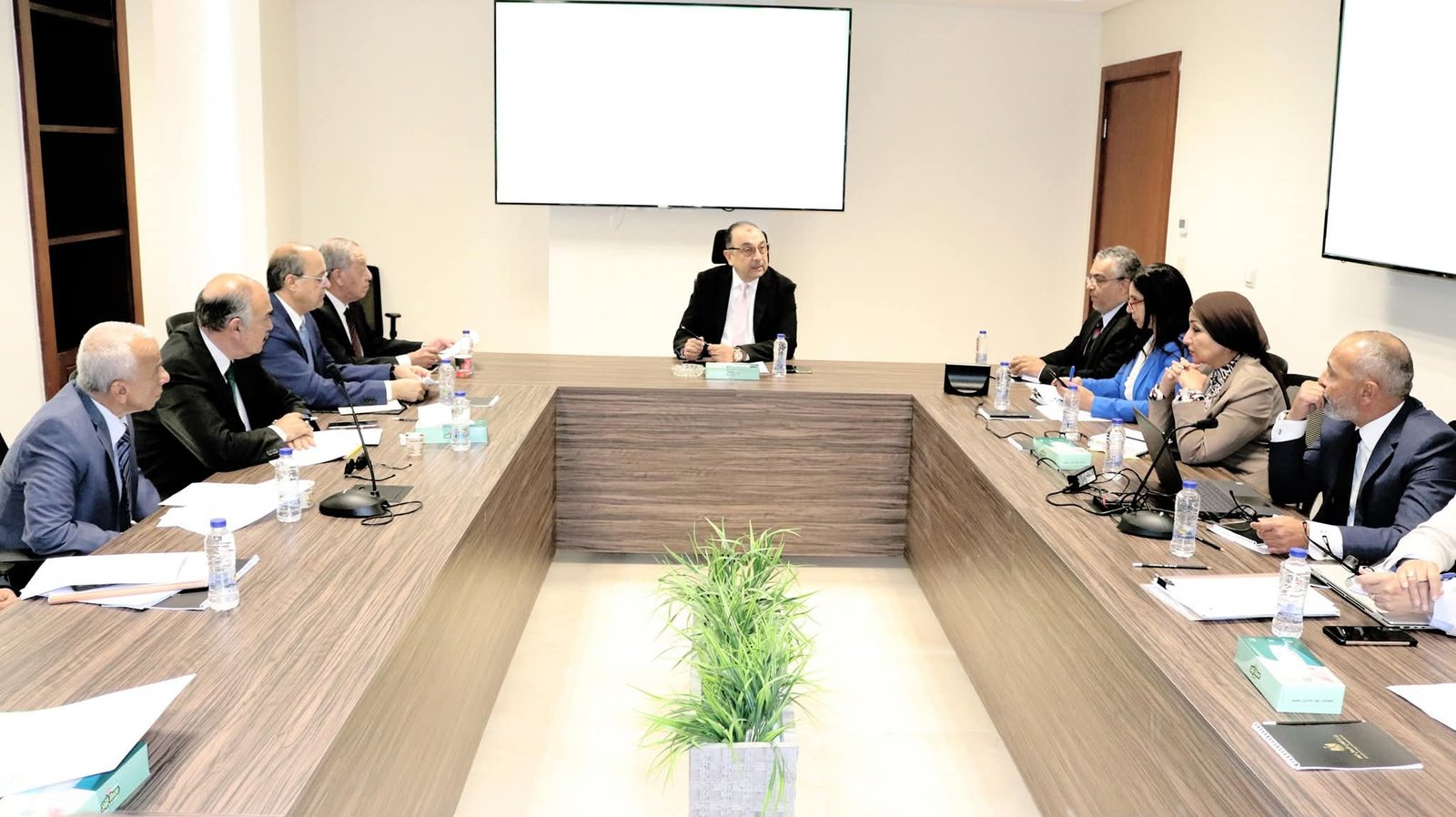 وزير قطاع الأعمال يتواصل مع قيادات الشركات القابضة: لتعظيم العوائد الاستراتيجية للوزارة