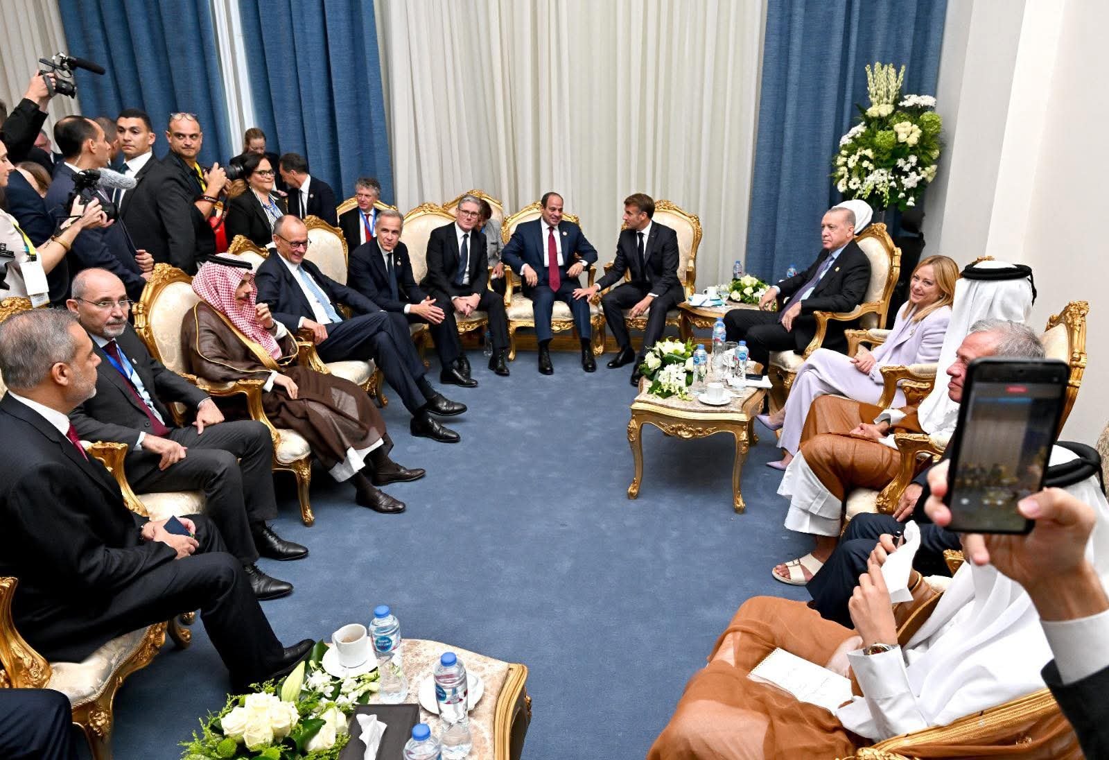 الرئيس السيسي يجتمع برؤساء الدول المشاركة في قمة السلام بشرم الشيخ لوقف الحرب على غزة