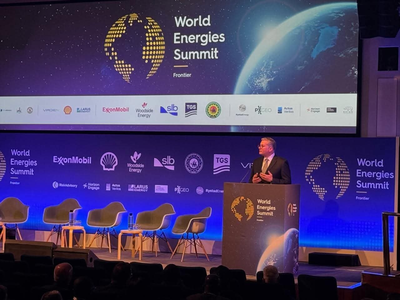 في القمة العالمية للطاقة بلندن.وزير البترول والثروة المعدنية: حفر 480 بئرًا استكشافية جديدة باستثمارات 5.7 مليارات دولار