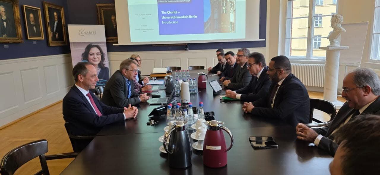 وزير الصحة يبحث مع جامعة «شاريتيه» التعاون في مجالات التدريب الطبي والبحث العلمي