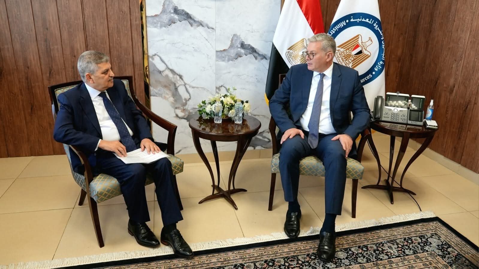 وزير البترول والثروة المعدنية يبحث مع رئيس هيئة قناة السويس إقامة محطة لتسييل وتخزين الغاز الطبيعي ببورسعيد لتموين قاطرات الهيئة