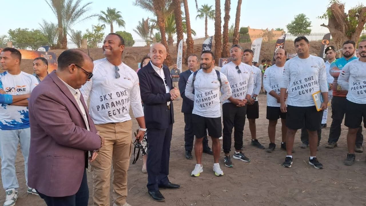 محافظ الأقصر يشهد إنطلاق طائرات الباراموتور بمشاركة 100 مغامر أجنبي من 15 دولة