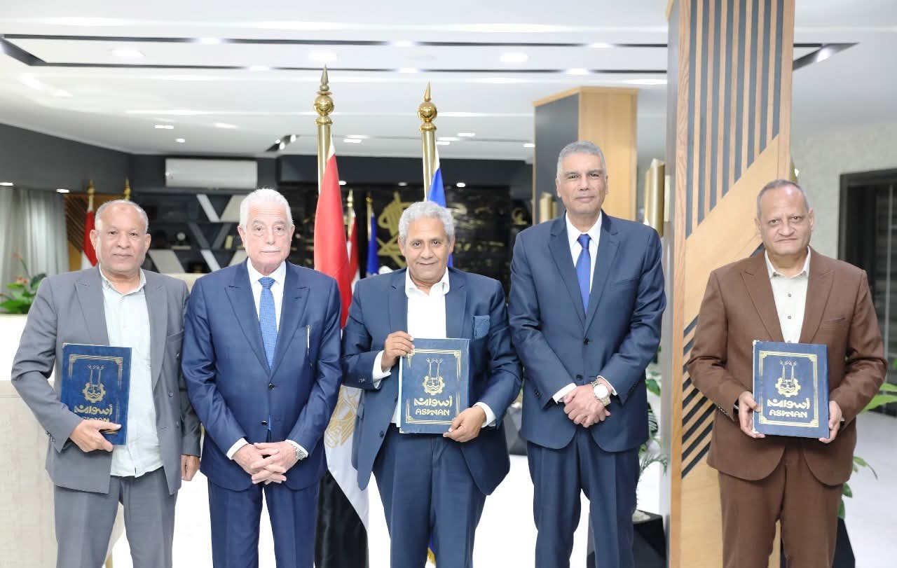 مستشار رئيس الجمهورية ومحافظ أسوان يشهدان توقيع بروتوكول تعاون لإستكمال تنفيذ مبنى إضافى بمدرسة الصداقة الجديدة