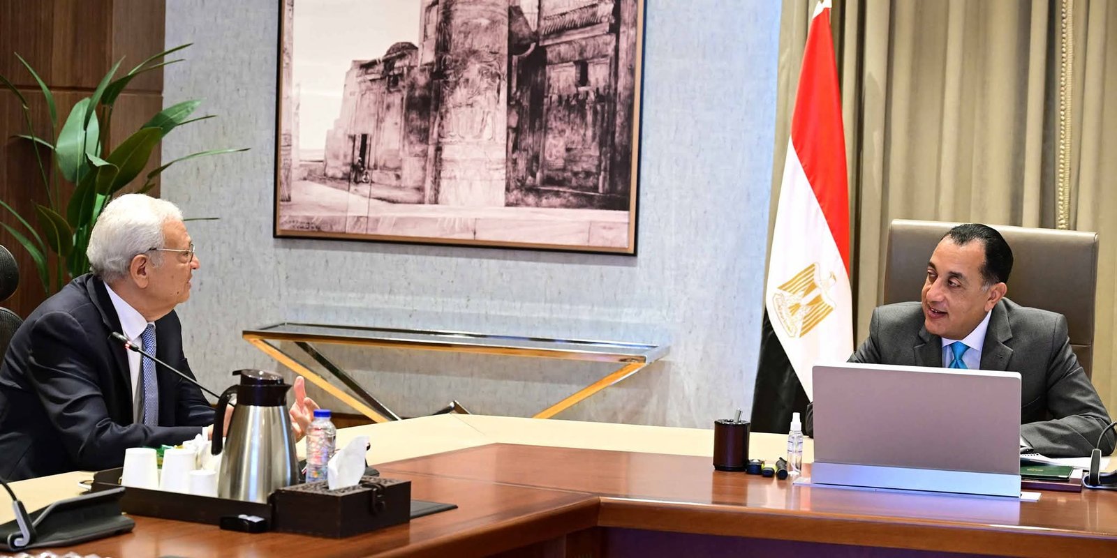 رئيس الوزراء يستعرض جهود وخطوات تحسين الخدمات المقدمة إلكترونيا للمواطنين والمستثمرين