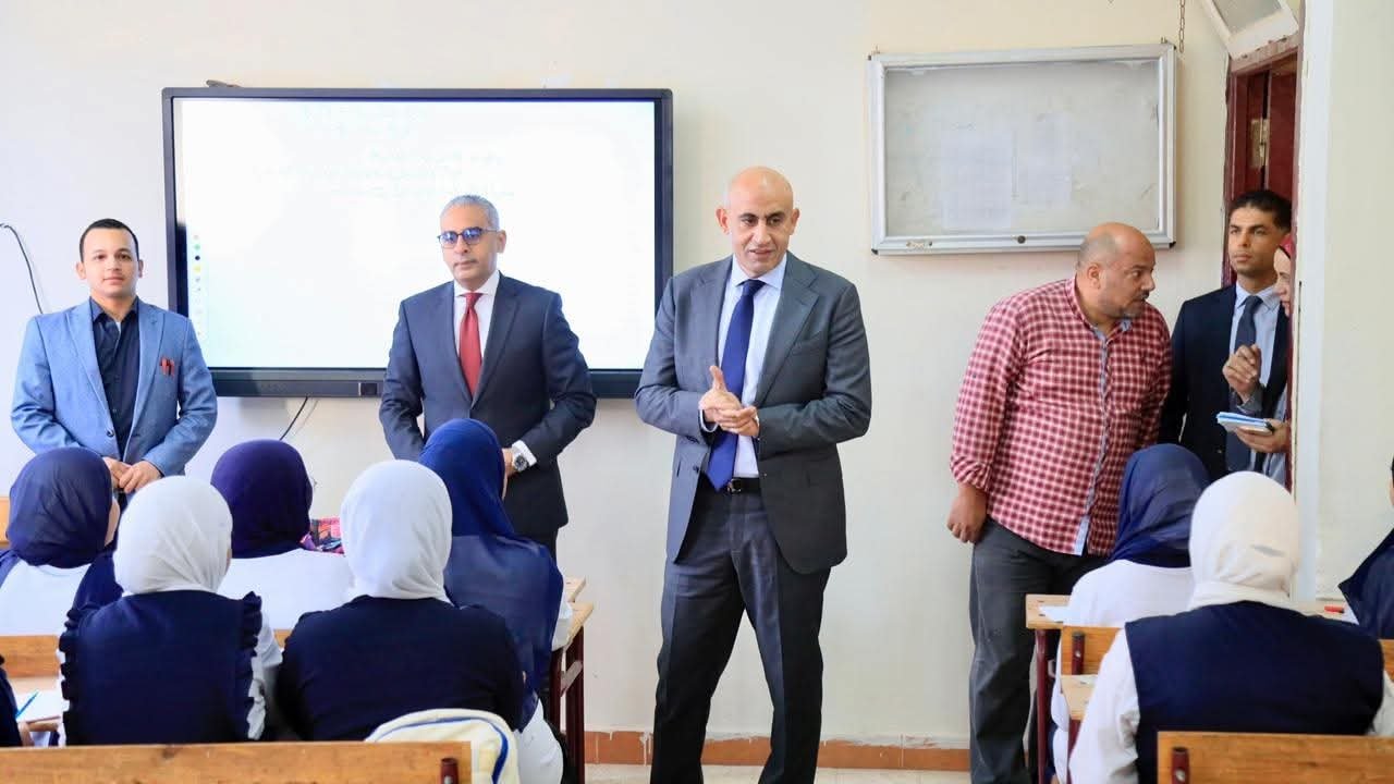 وزير التربية والتعليم يواصل جولاته الميدانية فى محافظات الصعيد ويزور عددًا من المدارس بمحافظة سوهاج لمتابعة سير العملية التعليمية