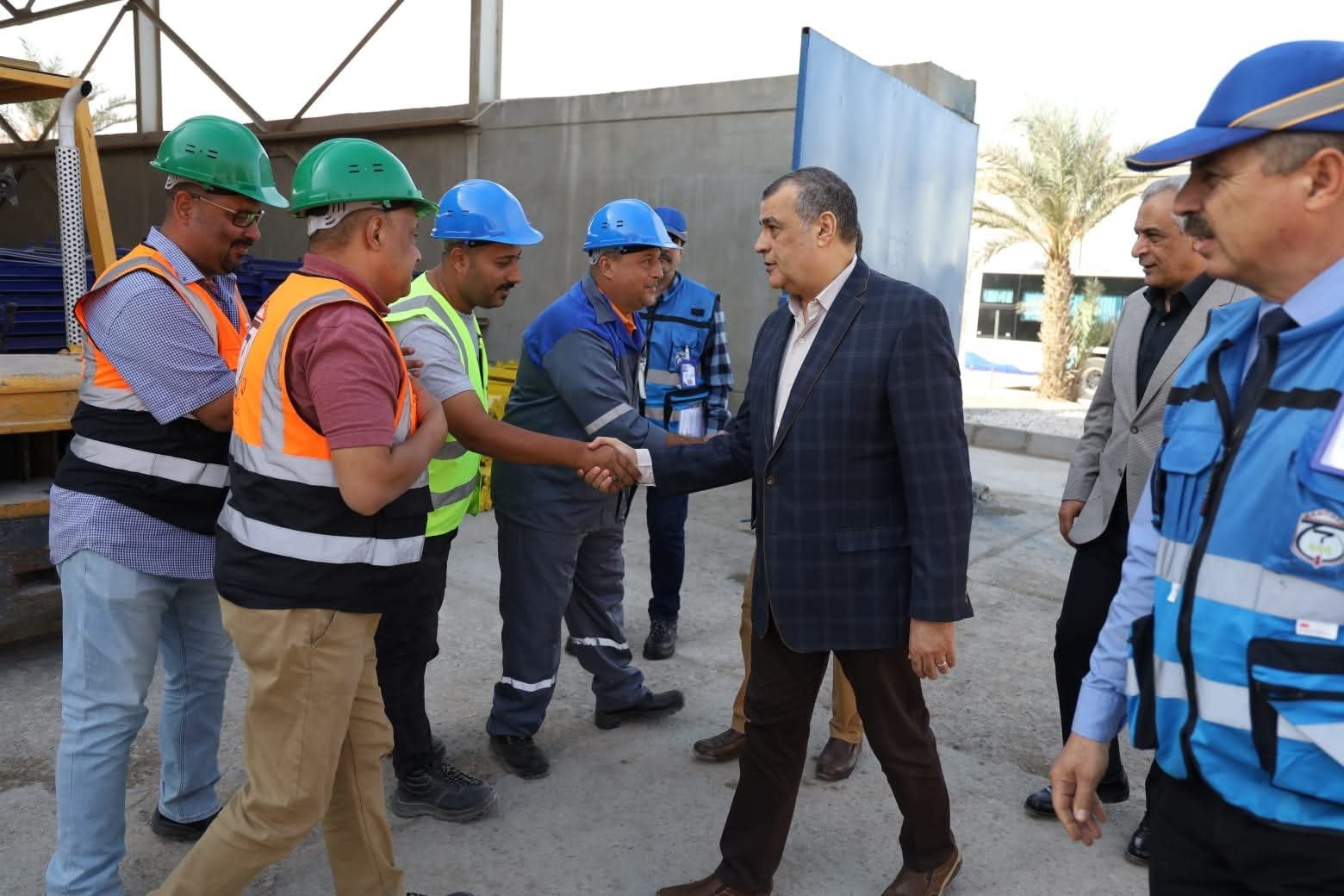 وزير الدولة للإنتاج الحربي يتابع مراحل التصنيع العسكري والمدني بشركة حلوان للآلات والمعدات مصنع 999 الحربي