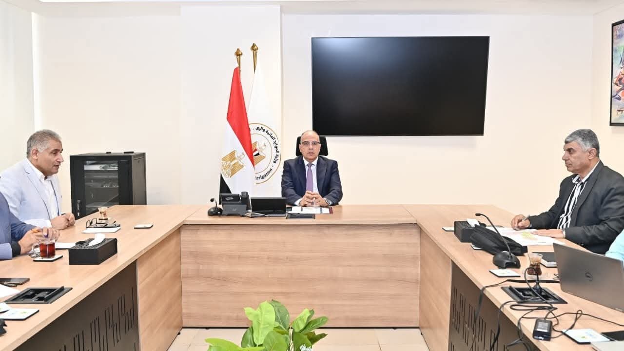 وزير الموارد المائية والري يتابع حالة المنظومة المائية وإجراءات تطوير منظومة إدارة وتوزيع المياه بزمام ترع الإسماعيلية والسويس وبورسعيد