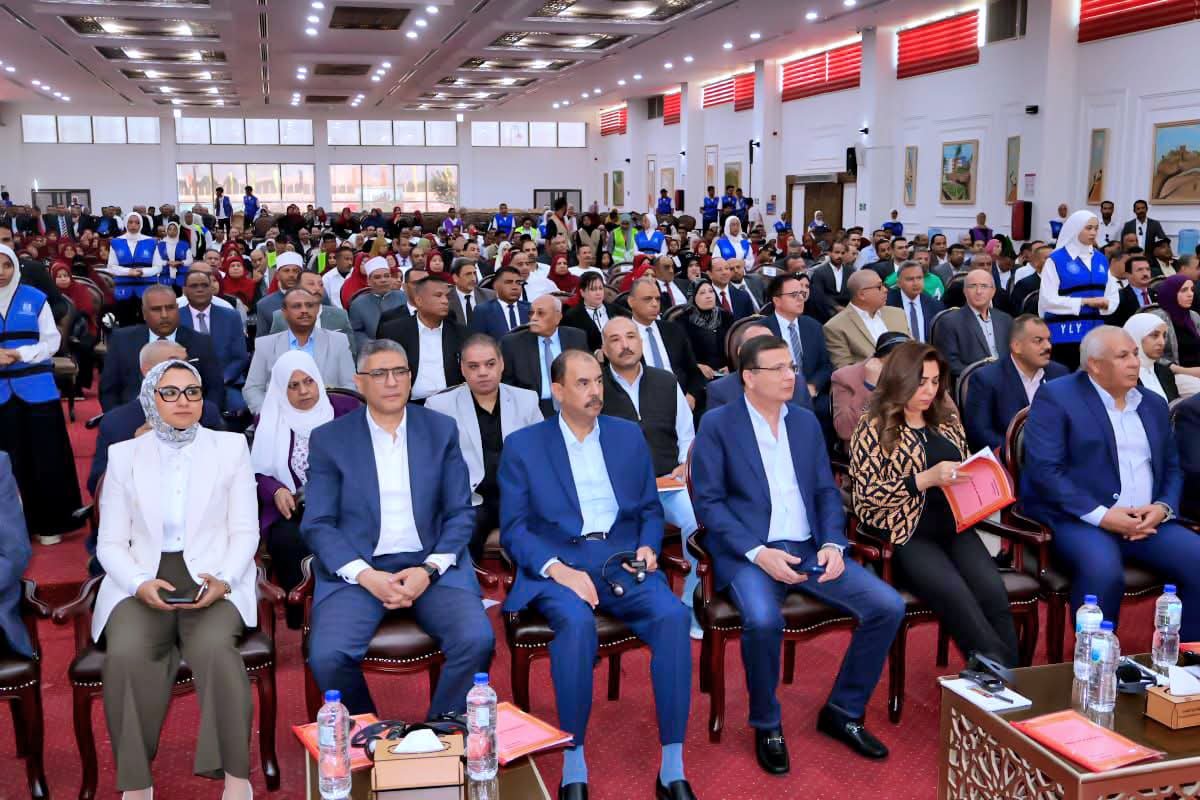 محافظ سوهاج يشارك في فعاليات المعرض الزراعي الثاني بالوادي الجديد