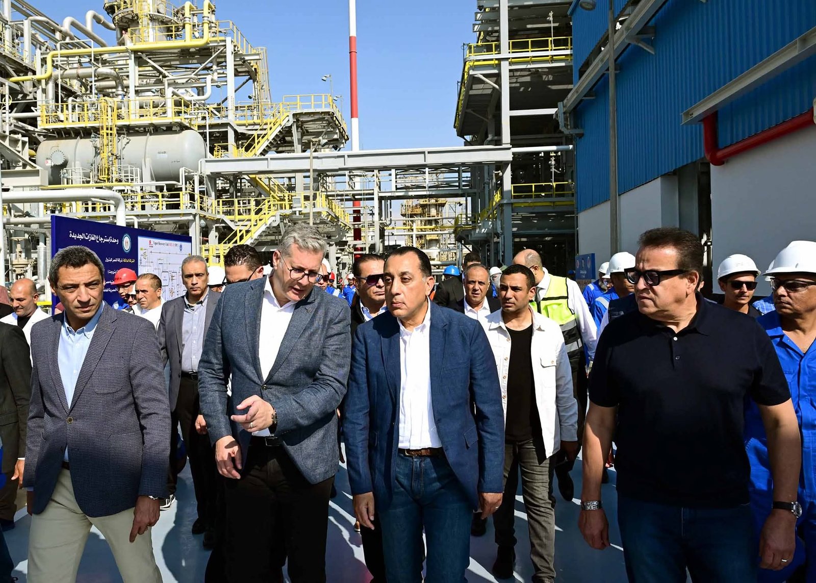 رئيس الوزراء يفتتح مشروع استرجاع الغازات بشركة “النصر للبترول” بالسويس