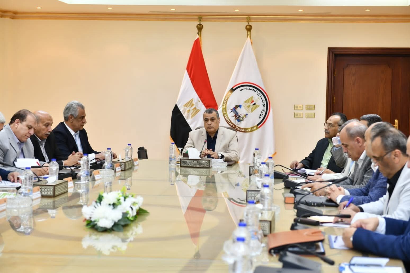 وزير الدولة للإنتاج الحربي يتابع مع رؤساء الشركات موقف المشروعات الجاري تنفيذها