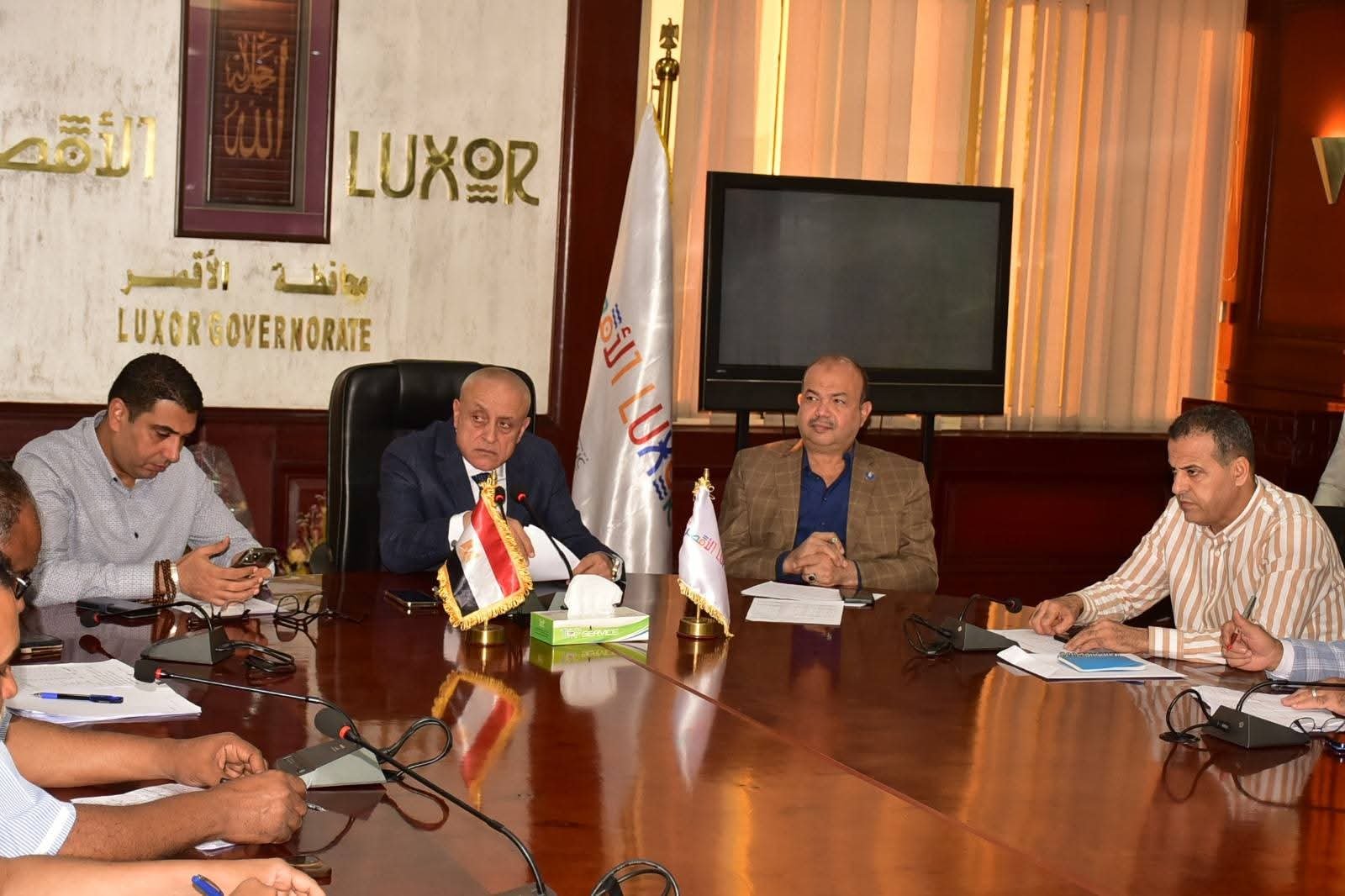 محافظ الأقصر يعقد اجتماعًا موسعًا لمناقشة ملف تقنين أراضي الدولة