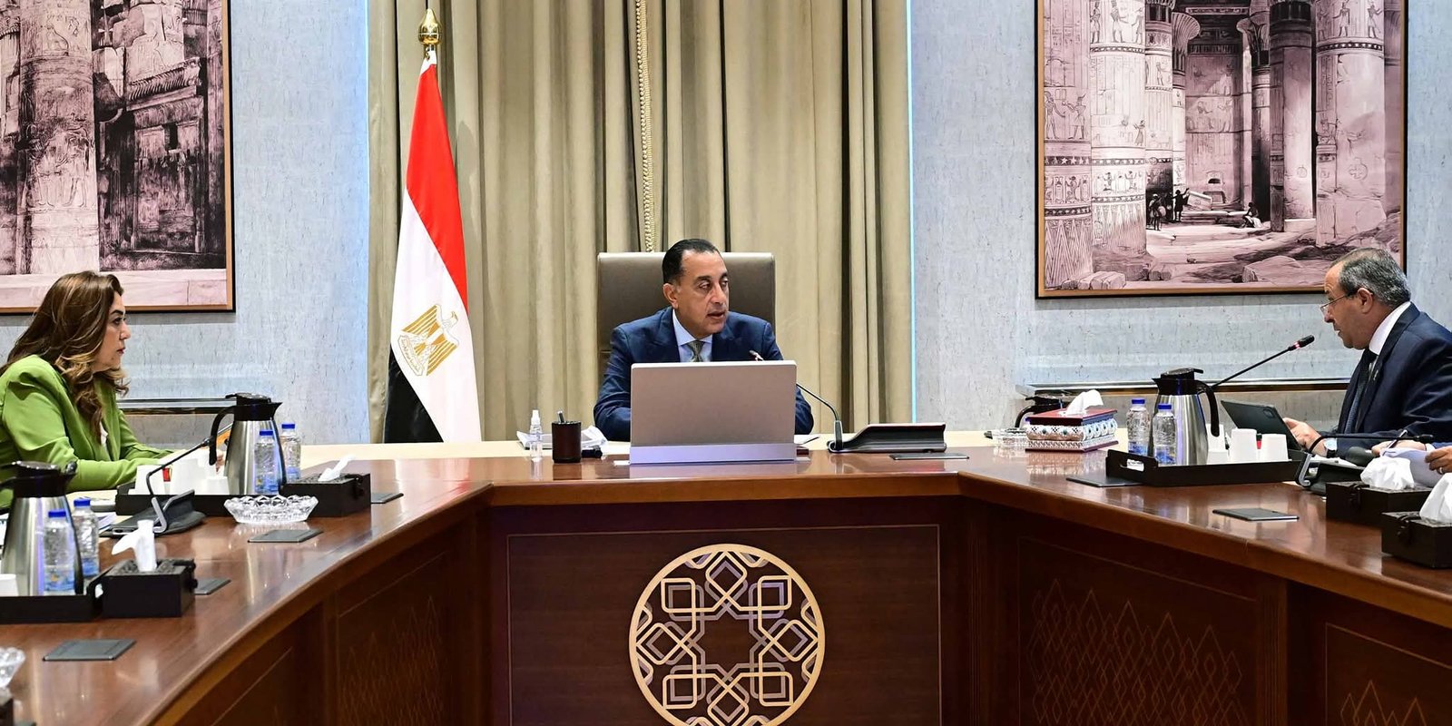 رئيس الوزراء يتابع مع محافظ بورسعيد عددًا من المشروعات الاستثمارية الجاري تنفيذها في المحافظة