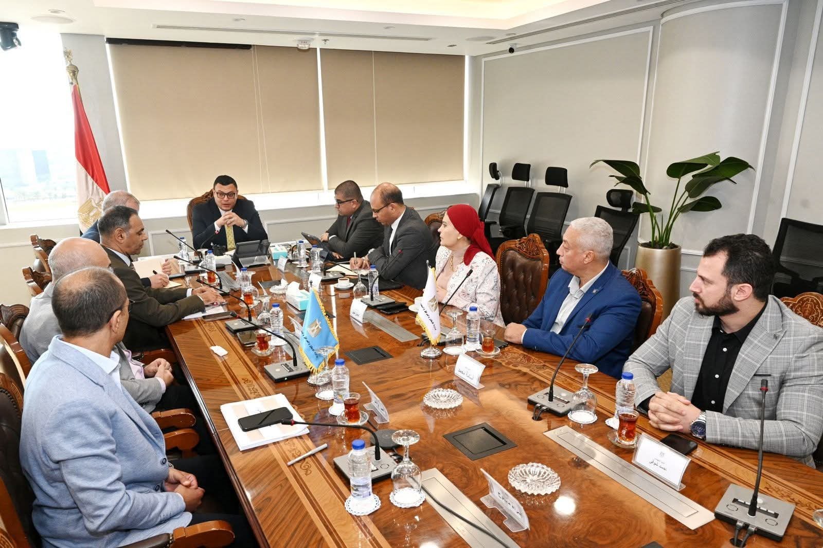 وزير الإسكان يتابع سير العمل بقطاع التنمية والإنشاءات بهيئة المجتمعات العمرانية الجديدة