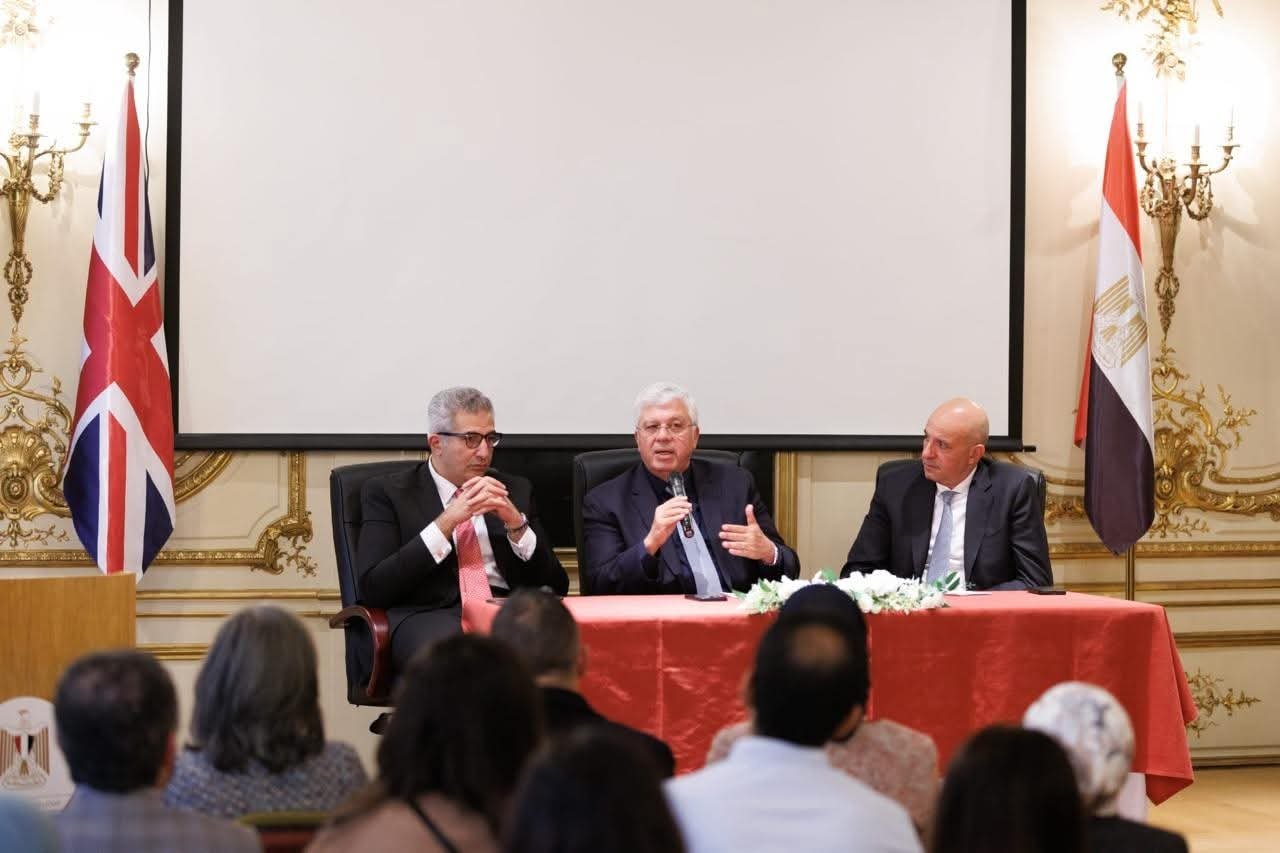 وزير التعليم العالي يشارك في مؤتمر “Going Global” بلندن ويجتمع مع الطلاب المصريين الدارسين بالمملكة المتحدة ومسؤولي شركة “Pearson”