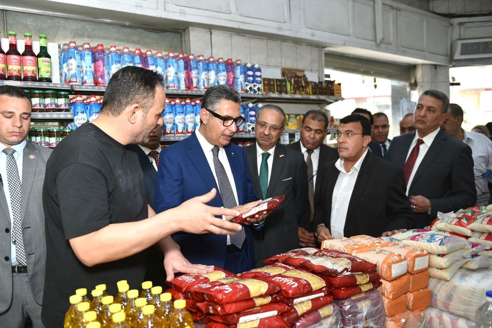 وزير التموين يتفقد عدداً من الأنشطة التموينية بالقاهرة لمتابعة توافر السلع وانتظام منظومة الدعم