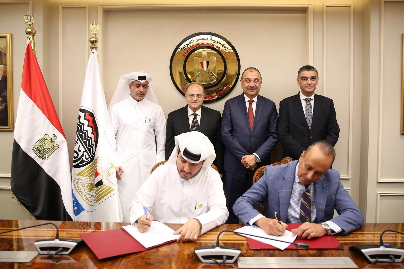 هيئة الدواء المصرية تشهد توقيع شراكة إستراتيجية لتوطين صناعة المستلزمات الطبية بين “القابضة للأدوية” و”دوا” الأمريكية