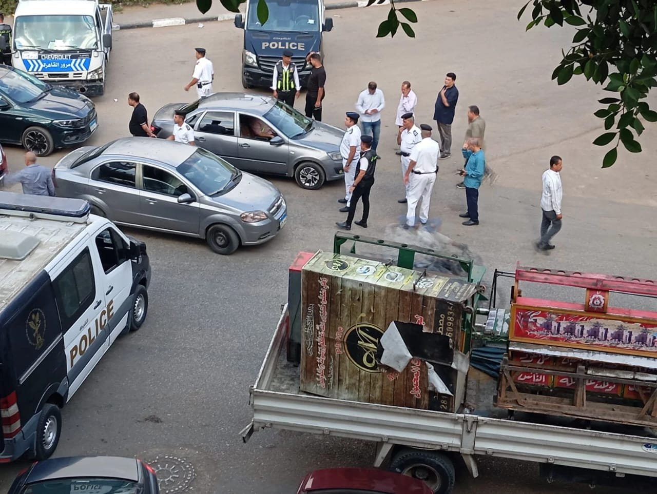 حملة أمنية مفاجئة تعيد الانضباط لشوارع منطقة المعادى.