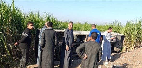 انقلاب أتوبيس عمال مصنع الألومنيوم في قنا