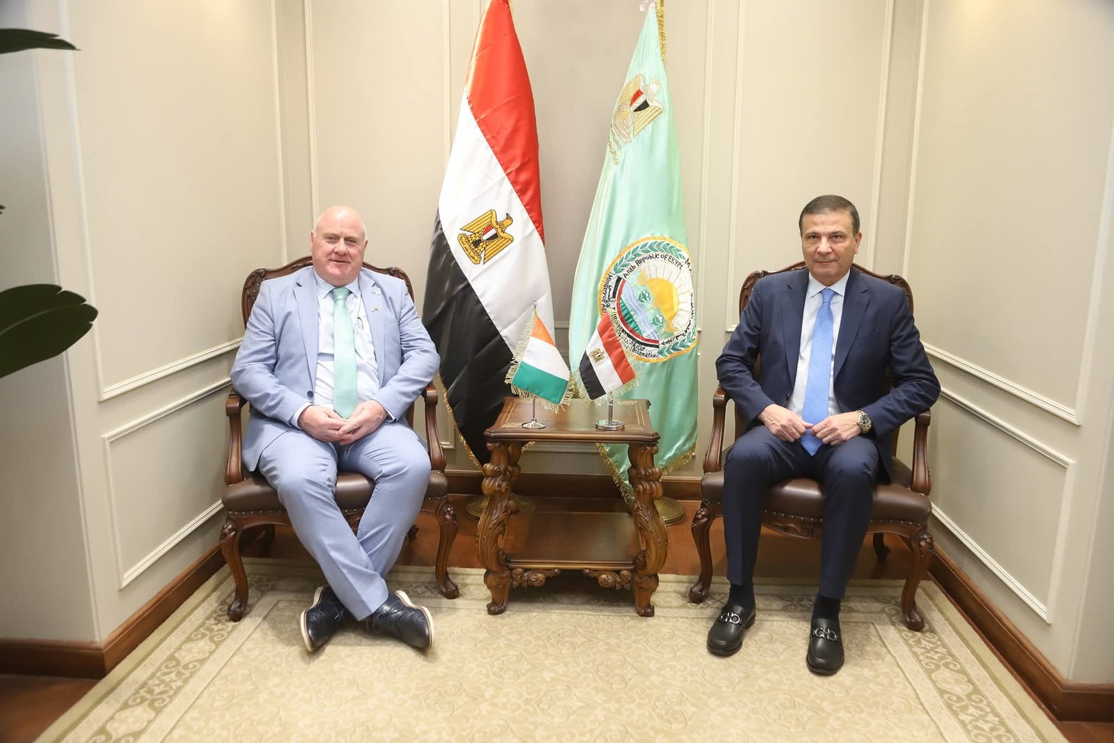 وزير الزراعة يبحث مع نظيره الأيرلندي تعزيز التعاون المشترك